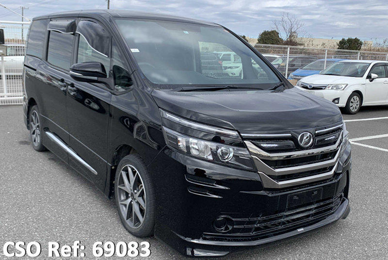 Toyota / Voxy 2014
